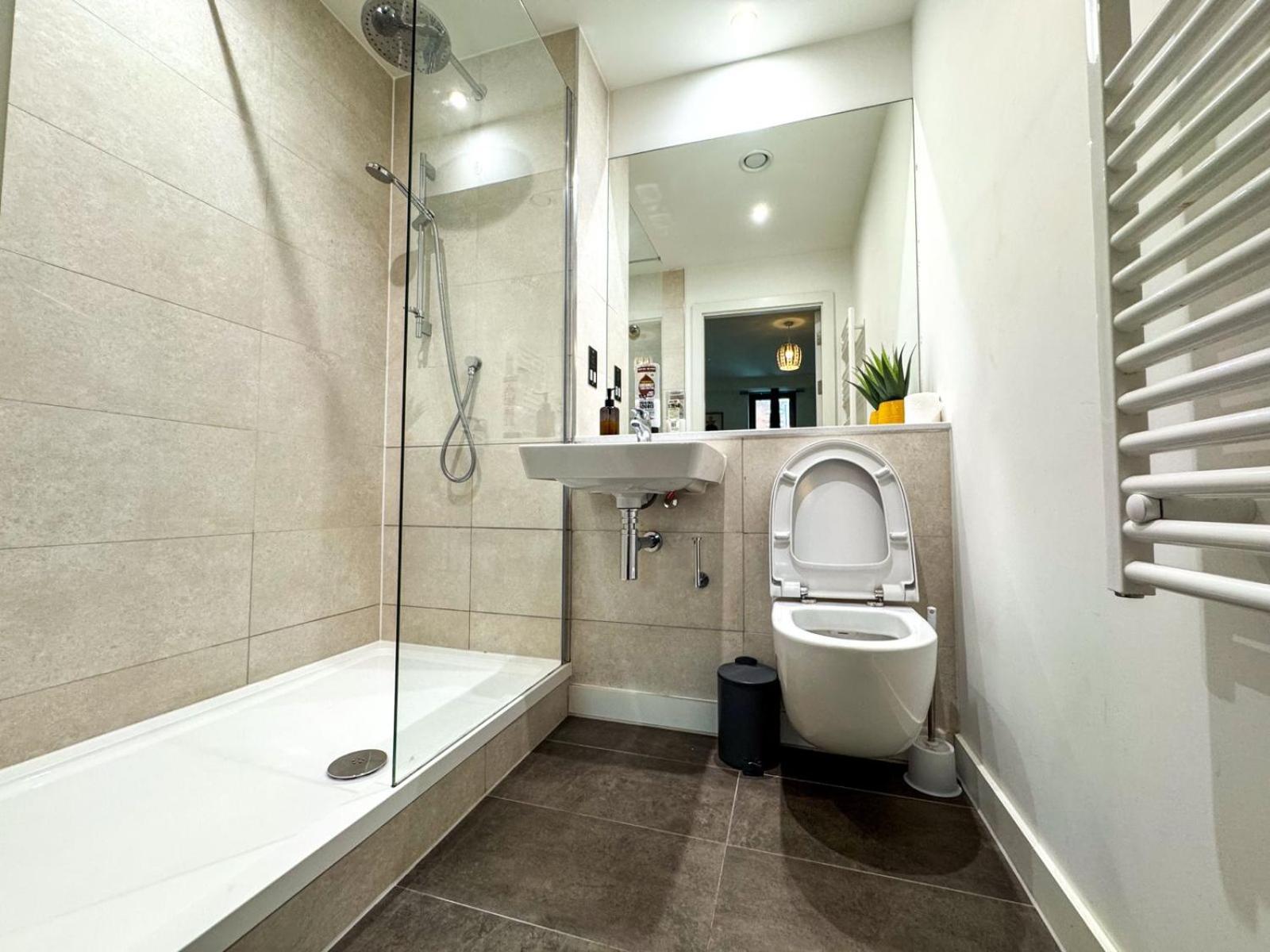M1 Townhouse - Free Parking & * Manchester